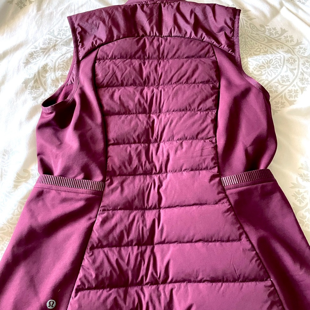Lululemon down for it all vest size 8.